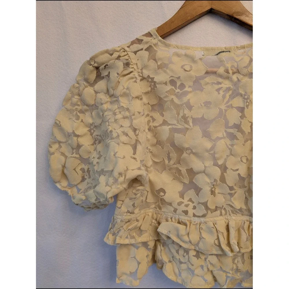 Zara Cream Floral Lace Burnout Puff Sleeve Ruffle Crop‎ Top Small V-Neck Button
